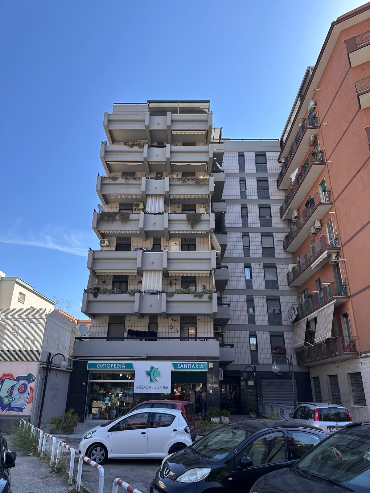 3 VANI CON DUE BOX VIALE OFANTO