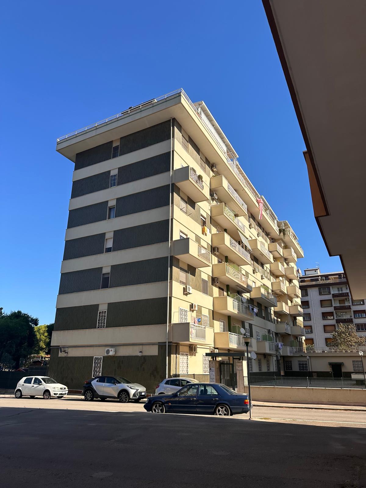 4 VANI CON GIARDINO E BOX VIA LUIGI PINTO